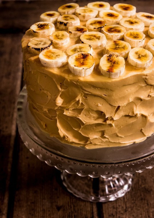 Бисквитный торт с бананами и кремом из сливок